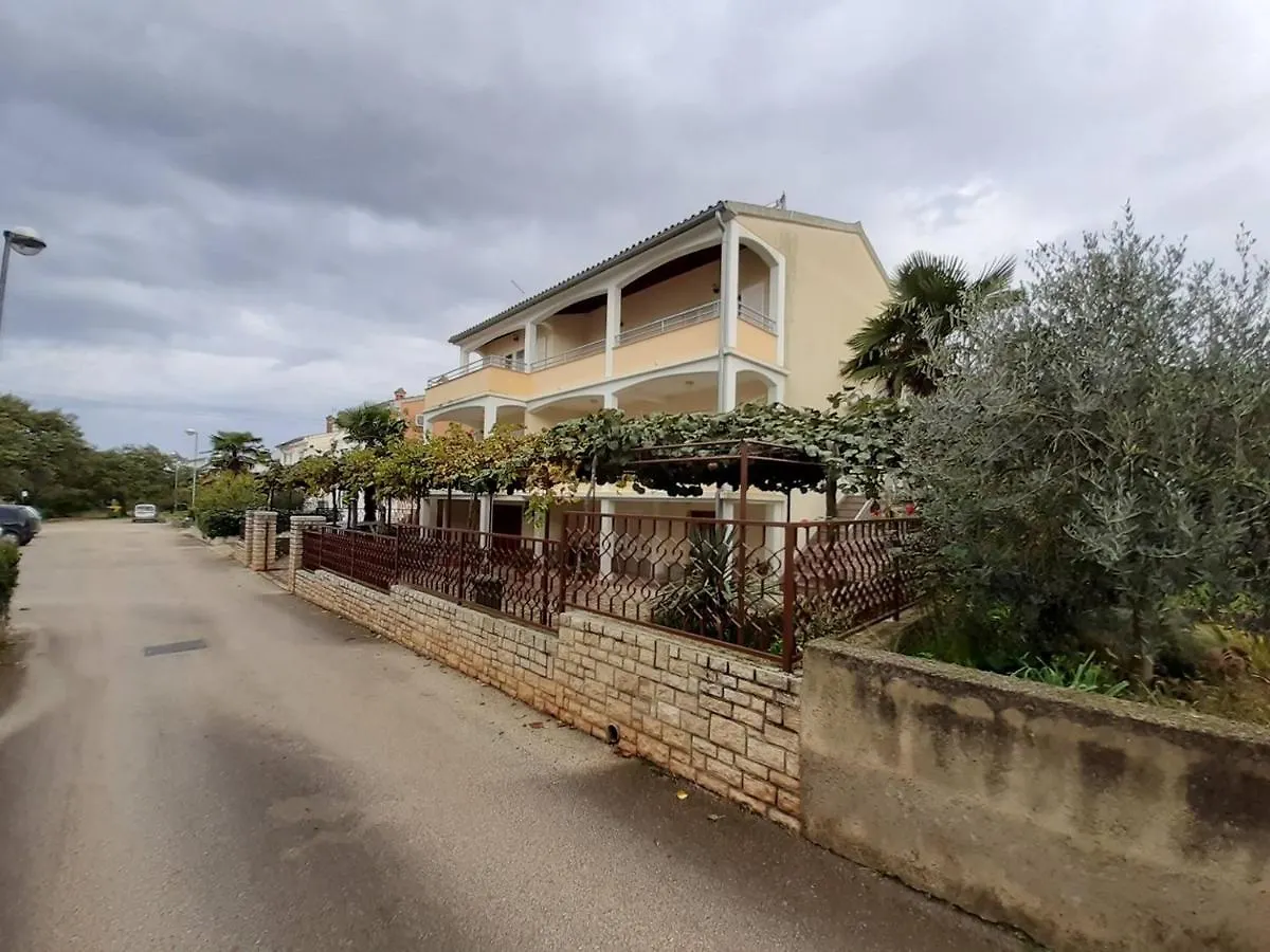 Гостевой дом Apartments Ritosa Spadici Beach Area Пореч